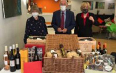 Cathy scoops the £500 1st prize!